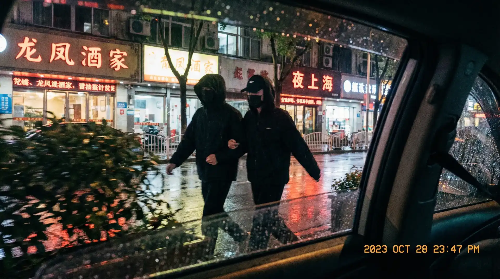光速体育网址 - 顶流明星深夜密会现场抓拍照片